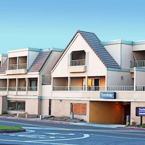 The image shows a multi-story motel with balconies and a visible sign for 